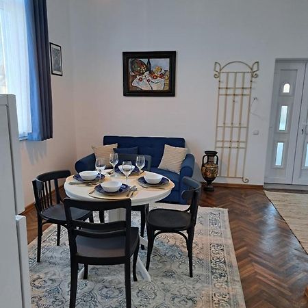 Weisz Apartment-City Center-Free Private Parking,Wifi,Ac カレイ エクステリア 写真