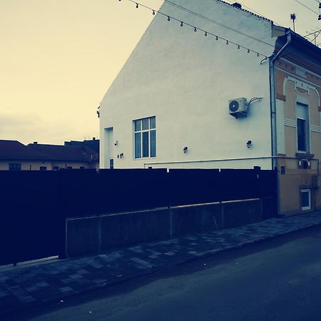 Weisz Apartment-City Center-Free Private Parking,Wifi,Ac カレイ エクステリア 写真