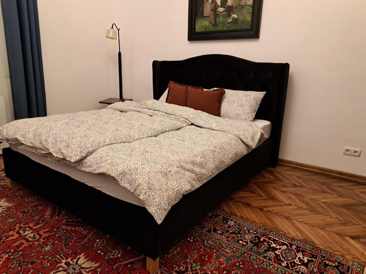 Weisz Apartment-City Center-Free Private Parking,Wifi,Ac カレイ エクステリア 写真