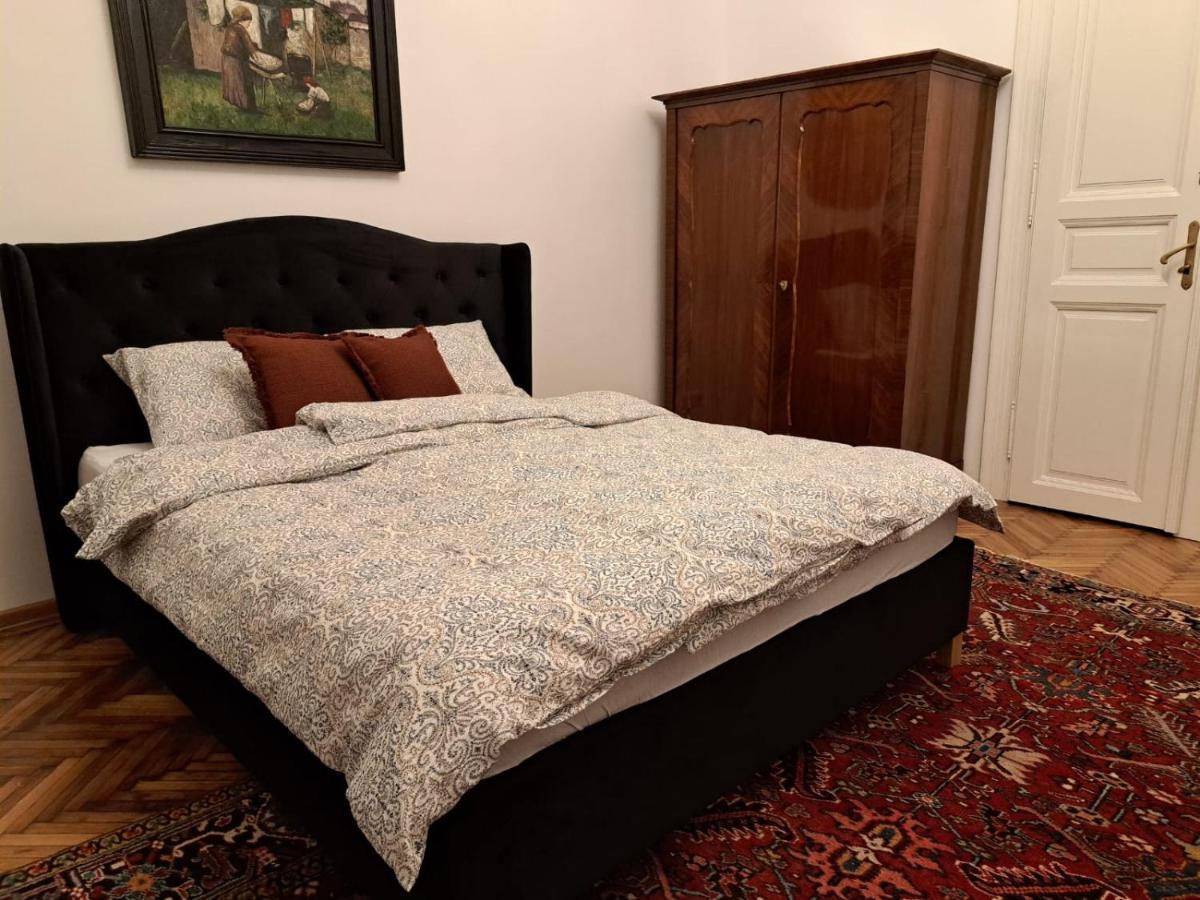 Weisz Apartment-City Center-Free Private Parking,Wifi,Ac カレイ エクステリア 写真