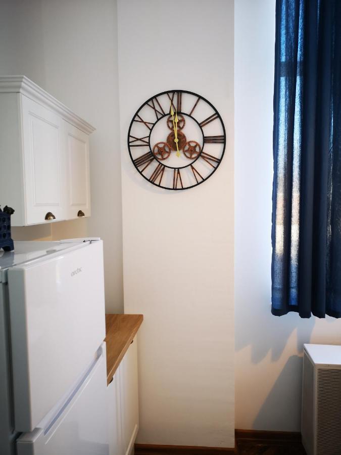 Weisz Apartment-City Center-Free Private Parking,Wifi,Ac カレイ エクステリア 写真