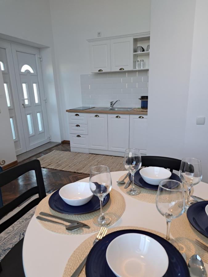 Weisz Apartment-City Center-Free Private Parking,Wifi,Ac カレイ エクステリア 写真