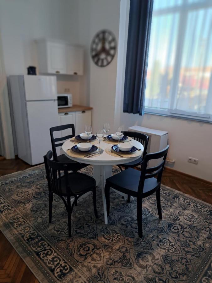 Weisz Apartment-City Center-Free Private Parking,Wifi,Ac カレイ エクステリア 写真