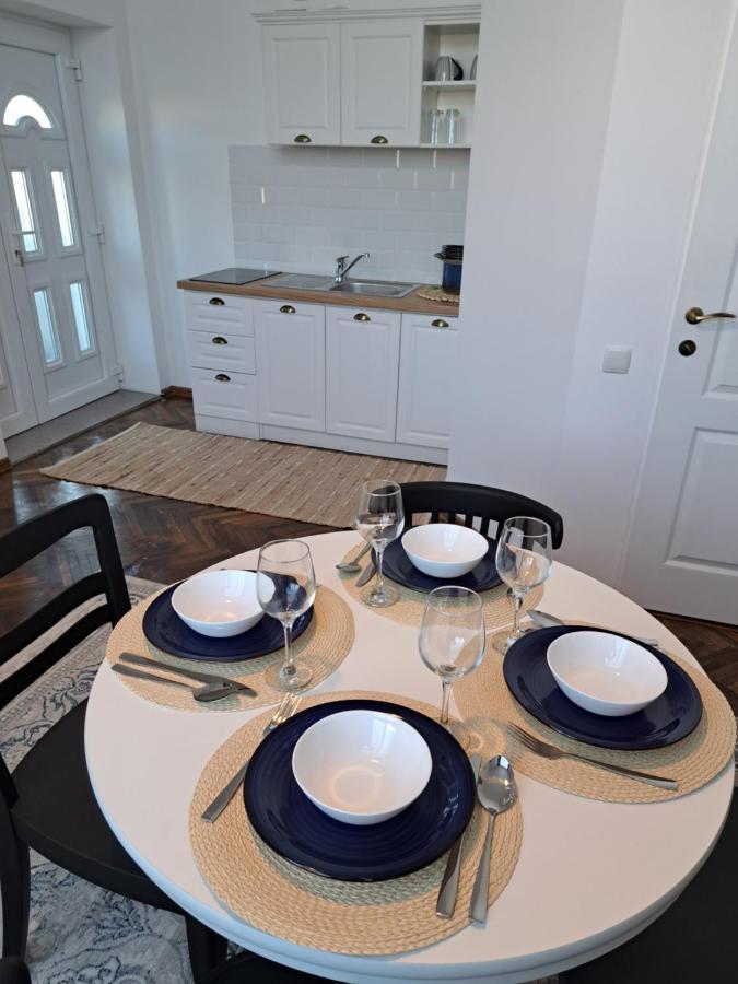 Weisz Apartment-City Center-Free Private Parking,Wifi,Ac カレイ エクステリア 写真