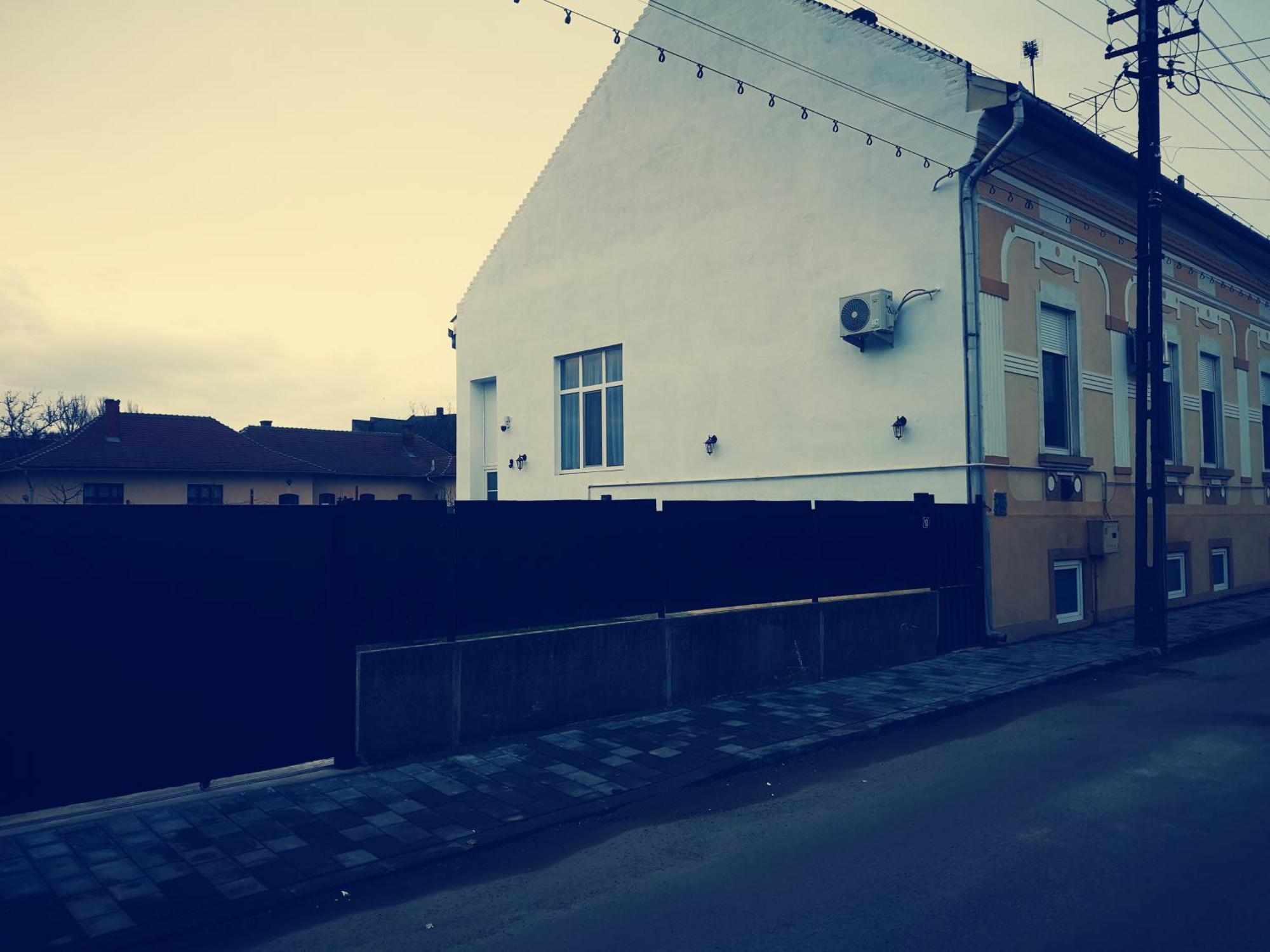 Weisz Apartment-City Center-Free Private Parking,Wifi,Ac カレイ エクステリア 写真
