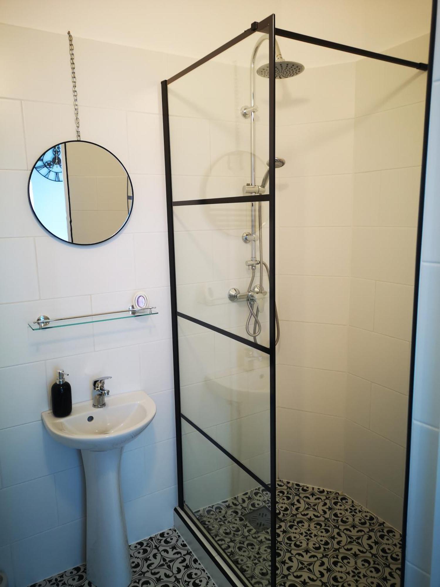 Weisz Apartment-City Center-Free Private Parking,Wifi,Ac カレイ エクステリア 写真