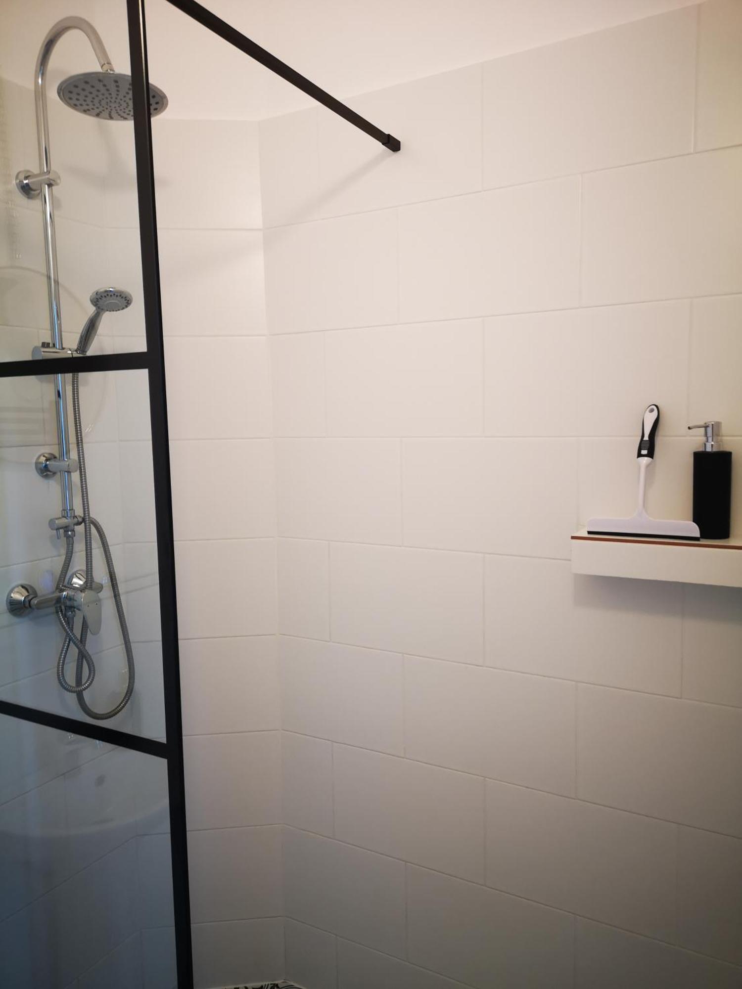 Weisz Apartment-City Center-Free Private Parking,Wifi,Ac カレイ エクステリア 写真